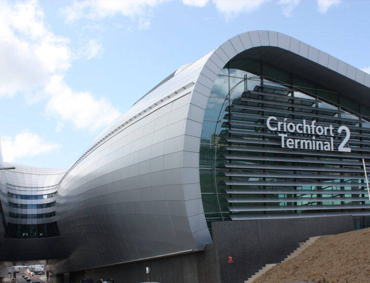 Bărbat român obligat să evite aeroportul din Dublin