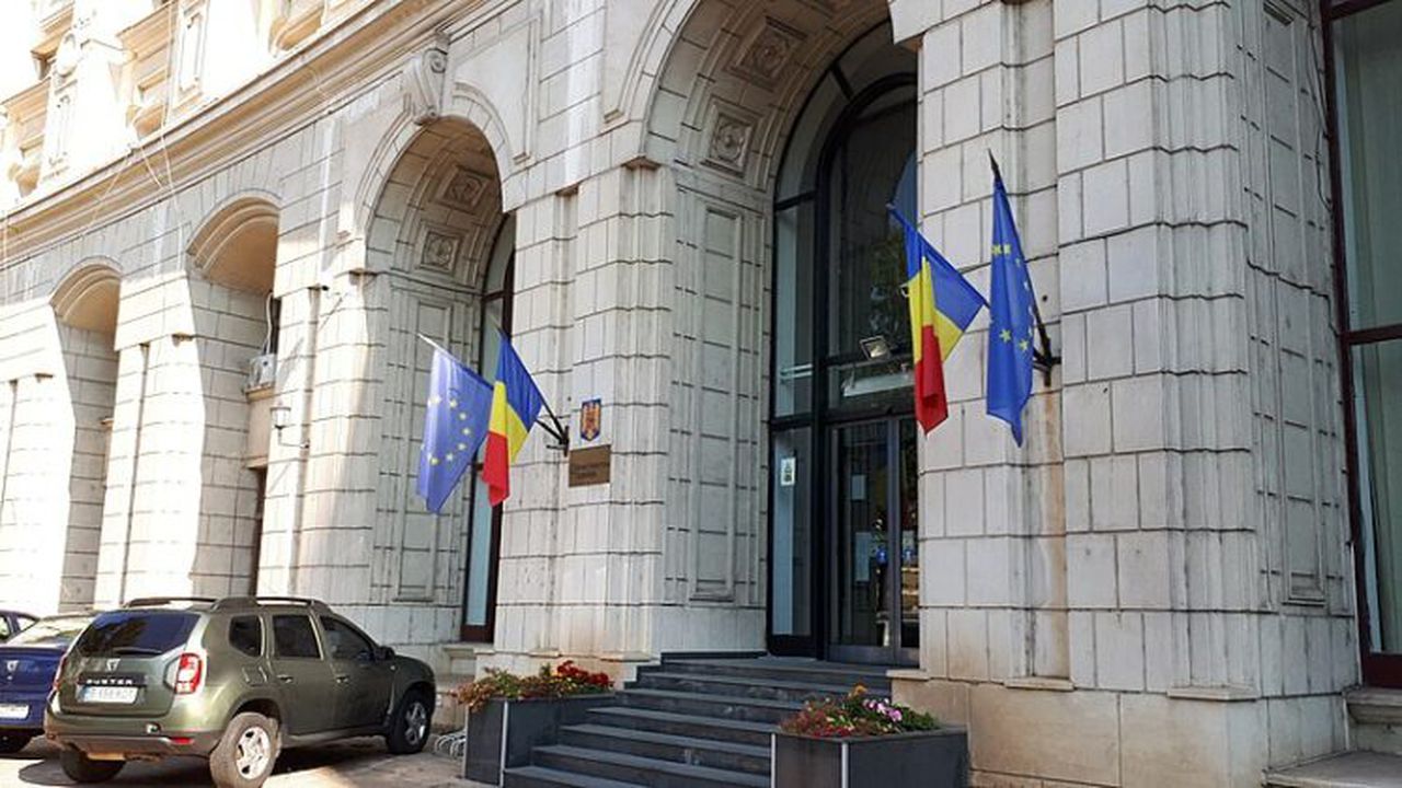 Deficit bugetar scade cu 5,87%