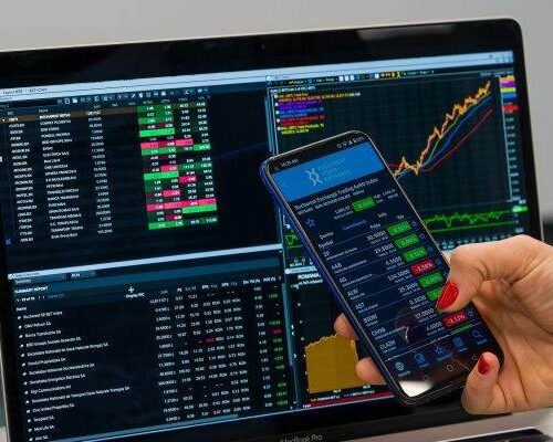 Acţiunile Armătura revin la bursă