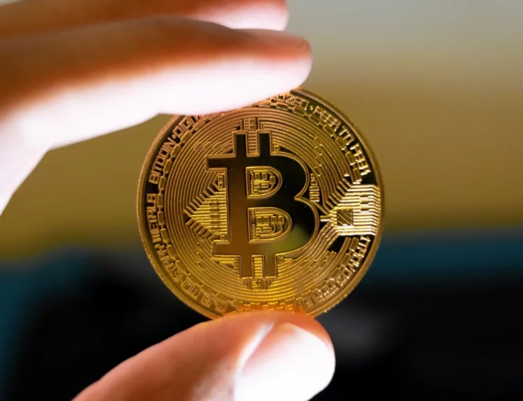 Bitcoin se revine după semnalele de răcire a pieței muncii