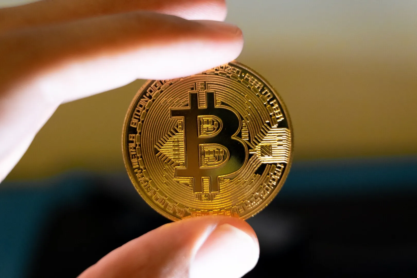 Bitcoin se revine după semnalele de răcire a pieței muncii
