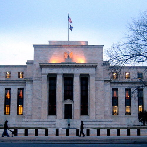 Rezerva Federală scade dobânda de referință