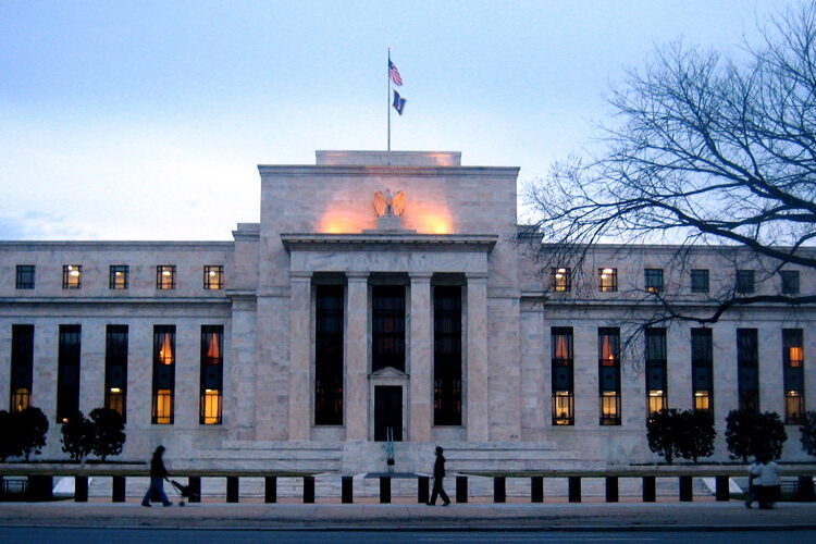 Rezerva Federală scade dobânda de referință