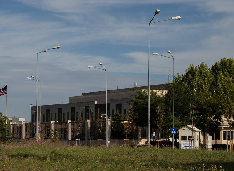 Biden vinde teren lângă Ambasada SUA