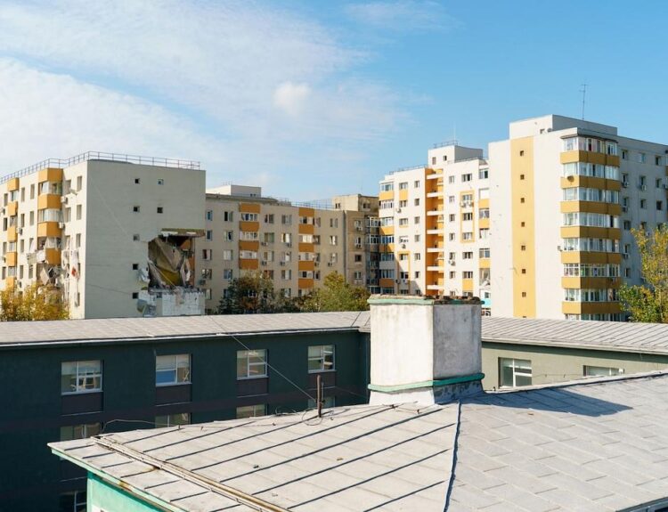 Explozie la bloc în București