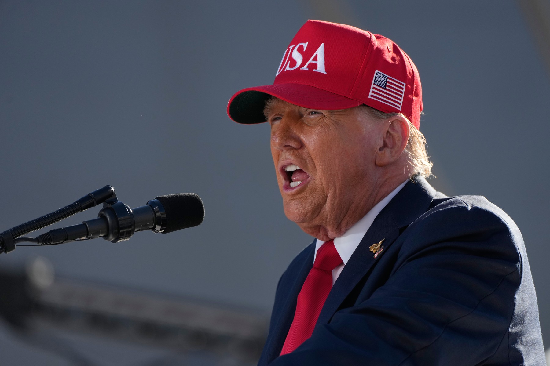 Trump vrea taxe pe camioane din UE