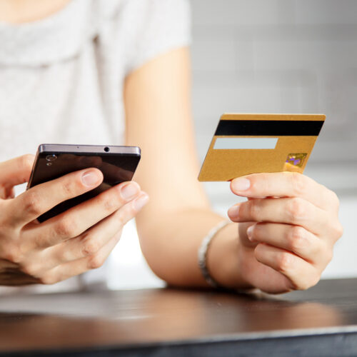 Bănci: Câștiguri istorice vs. Pierderi IA