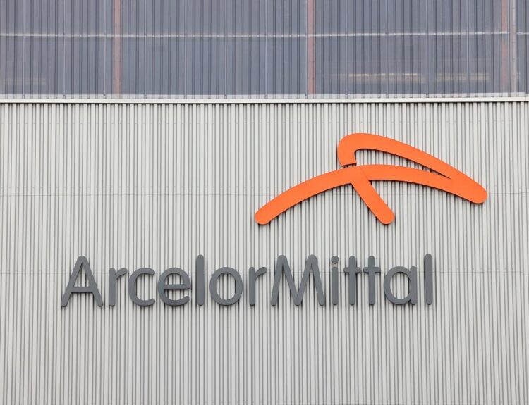 Acționarul UMB cumpără ArcelorMittal Hunedoara