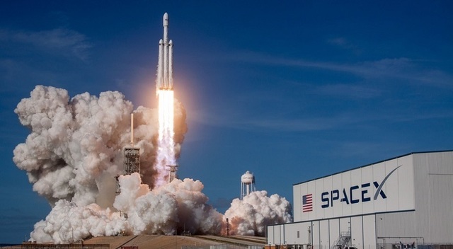 SpaceX, evaluată la 800 miliarde dolari