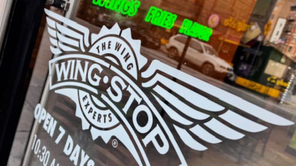 Acțiuni în ascensiune: Wingstop, Moody's și altele