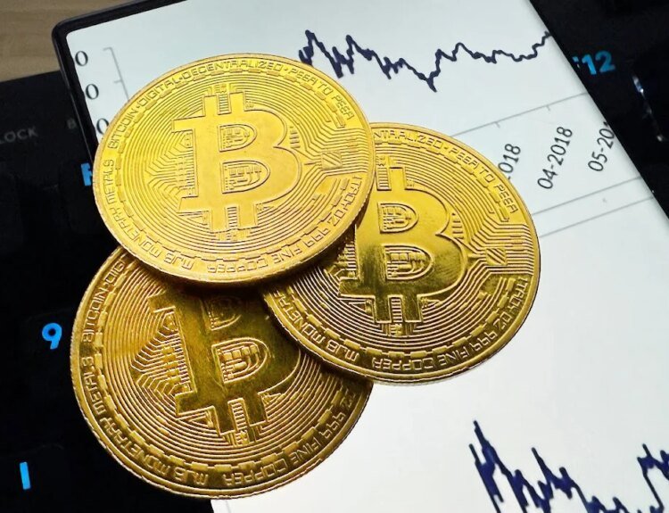 Bitcoin atinge minimul de 15 luni, scădere de 11%