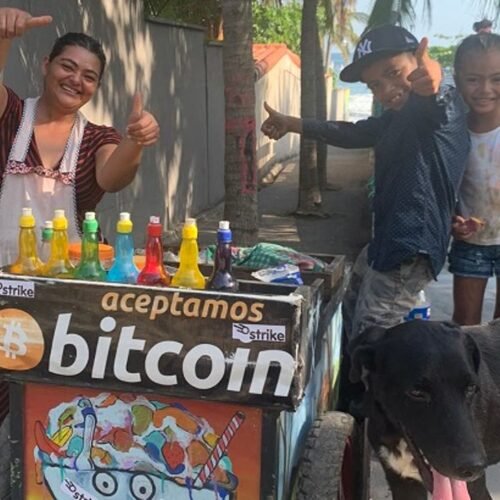 Bitcoin scade la minimele din aprilie 2022