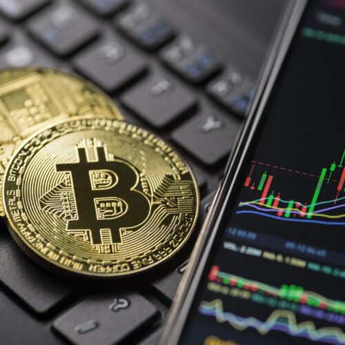 Bitcoin scade sub 80.000 dolari: Semne de maturizare?