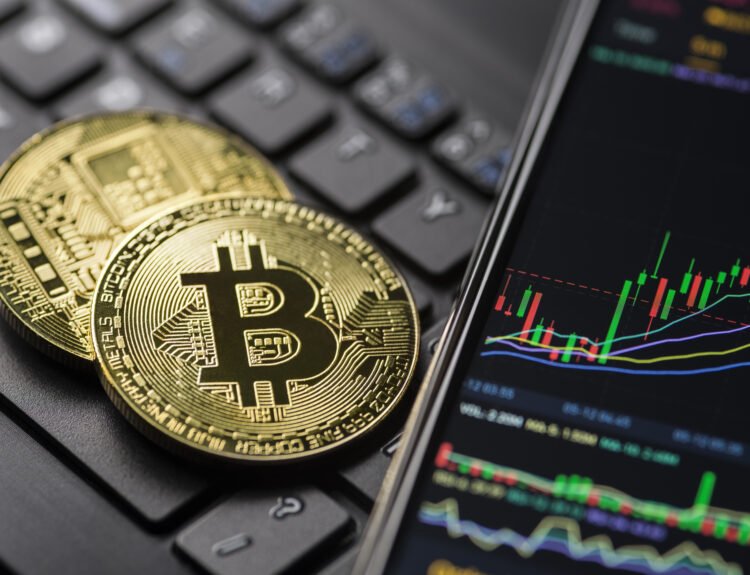 Bitcoin scade sub 80.000 dolari: Semne de maturizare?