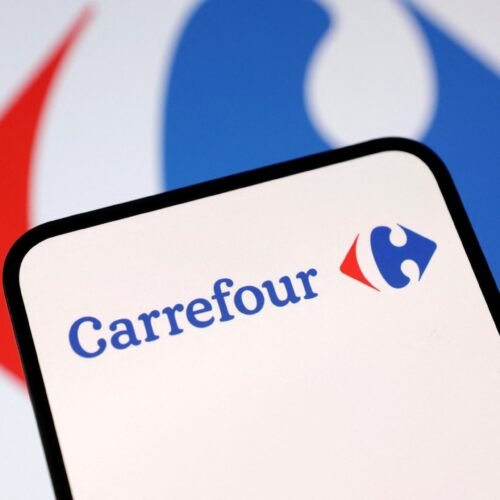 Carrefour vinde Carrefour România pentru 823 milioane euro