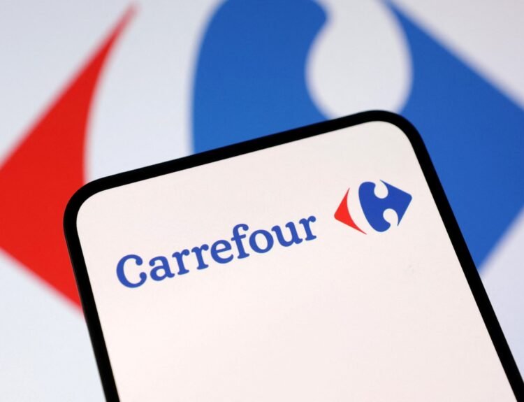 Carrefour vinde Carrefour România pentru 823 milioane euro