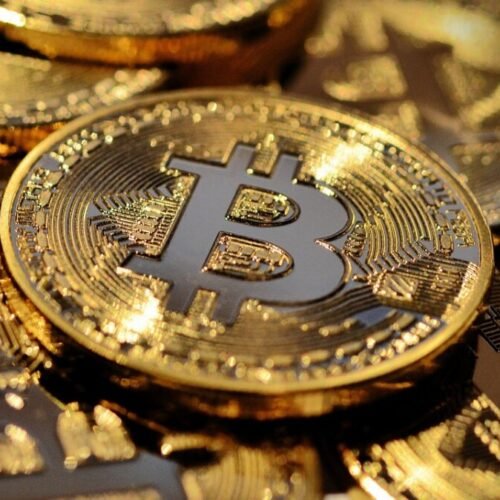 Criza de încredere lovește cea mai mare criptomonedă: scădere la 76.000