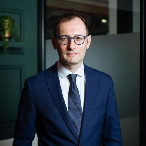 Două treimi din firmele românești investesc în capital uman și financiar