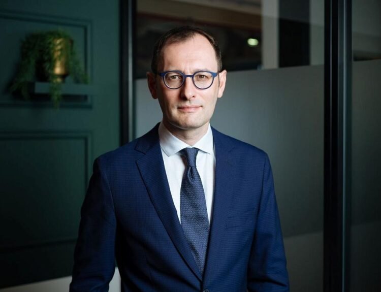 Două treimi din firmele românești investesc în capital uman și financiar