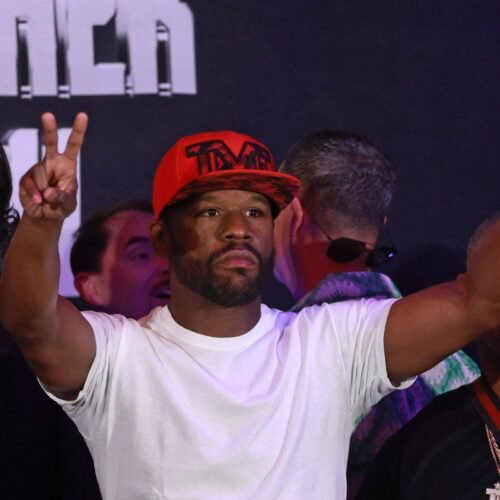 Floyd Mayweather Jr. se întoarce în ring la 49 de ani