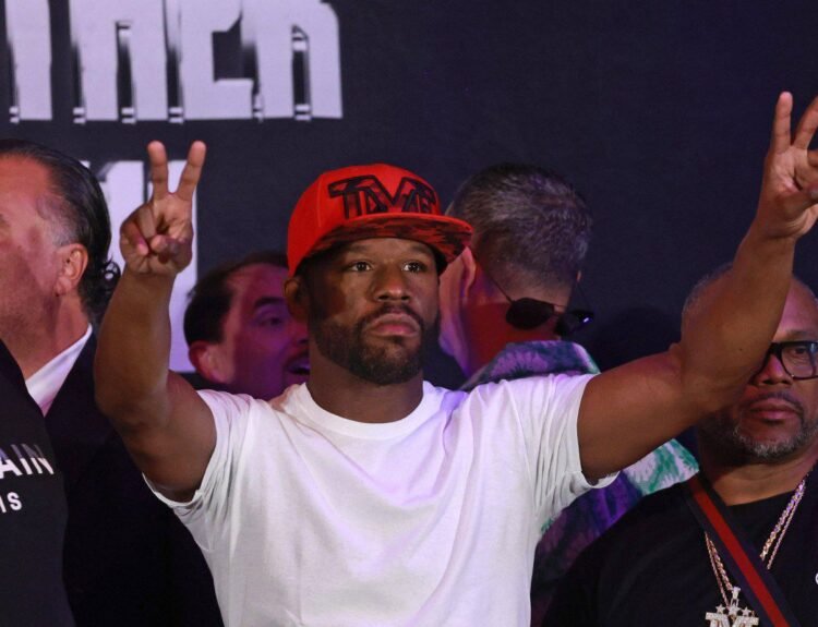 Floyd Mayweather Jr. se întoarce în ring la 49 de ani