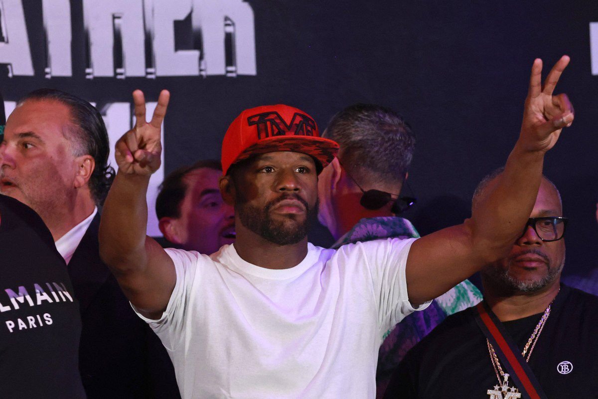 Floyd Mayweather Jr. se întoarce în ring la 49 de ani