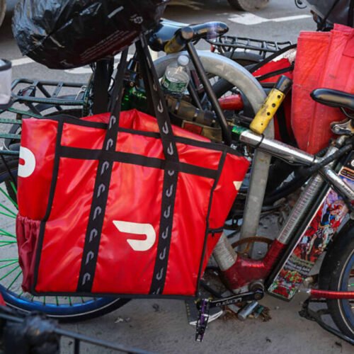Fluctuații mari la acțiunile Carvana, Etsy și DoorDash