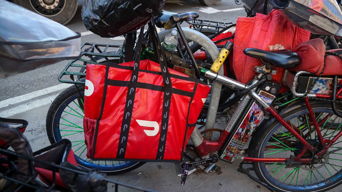 Fluctuații mari la acțiunile Carvana, Etsy și DoorDash