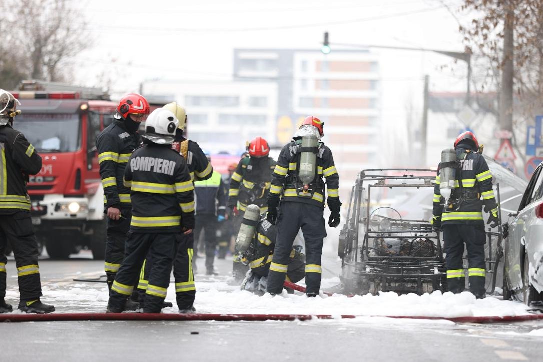 Incendiu fatal: Mașină electrică ia o viață în București