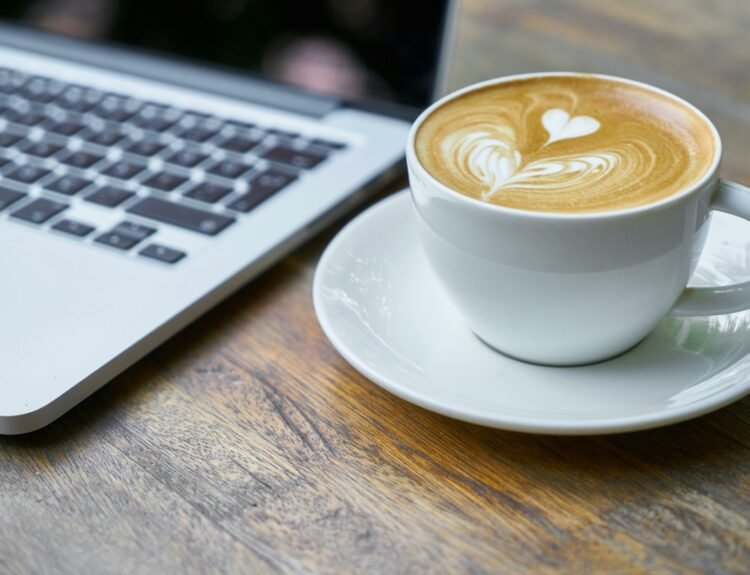 Orașul unde poți plăti cafeaua cu Bitcoin: Descoperă-l acum!