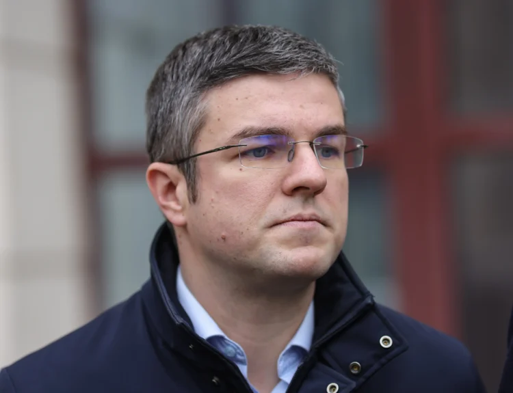 Strategia Guvernului Bolojan: Speranța în fața recesiunii