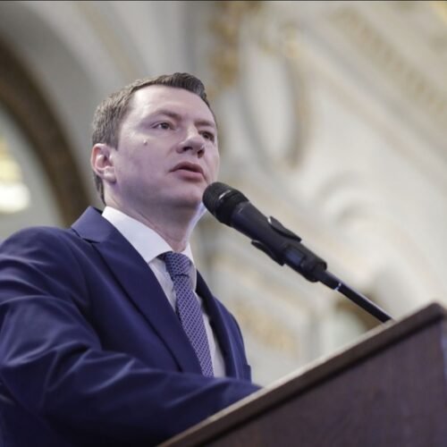 Viceguvernatorul BNR susține măsurile de austeritate ale lui Bolojan