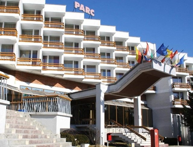 Bursa scade cu 0,5%; Transilvania Investments vinde hoteluri