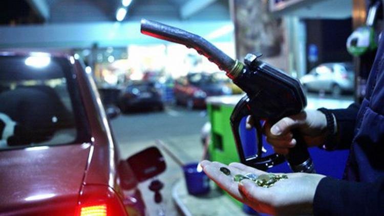 Consultanții fiscali cer amânarea creșterii accizelor la carburanți