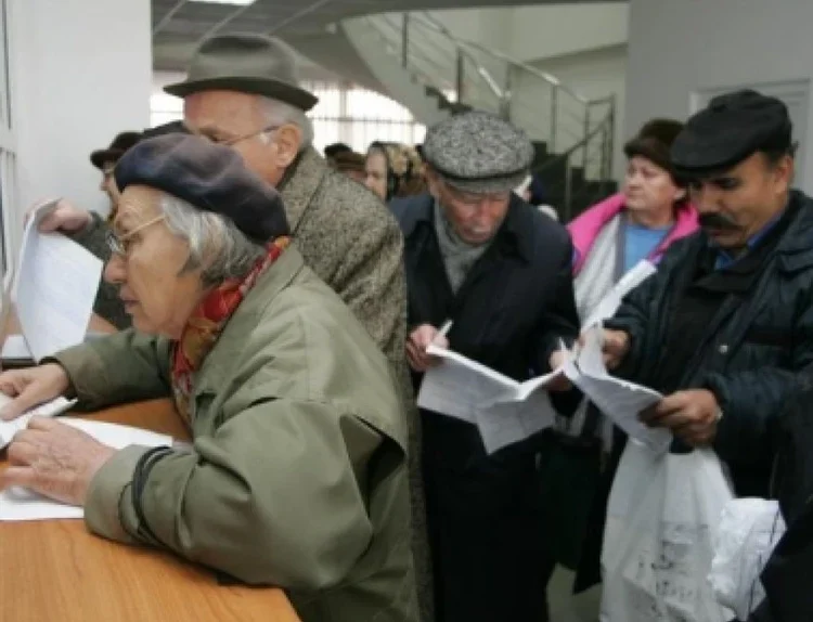 Pensia medie lunară și numărul pensionarilor în România 2025