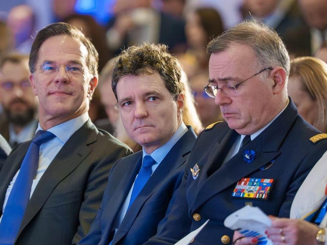 Președintele României se întâlnește cu șeful NATO la Bruxelles