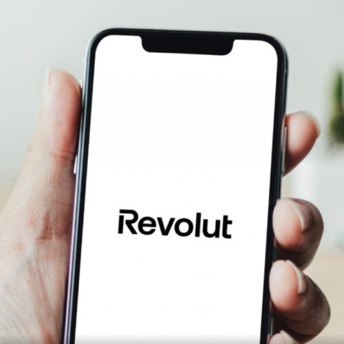 Revolut obține licență completă în Marea Britanie!