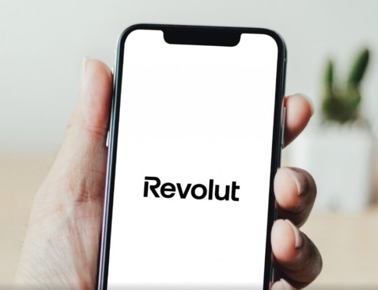 Revolut obține licență completă în Marea Britanie!