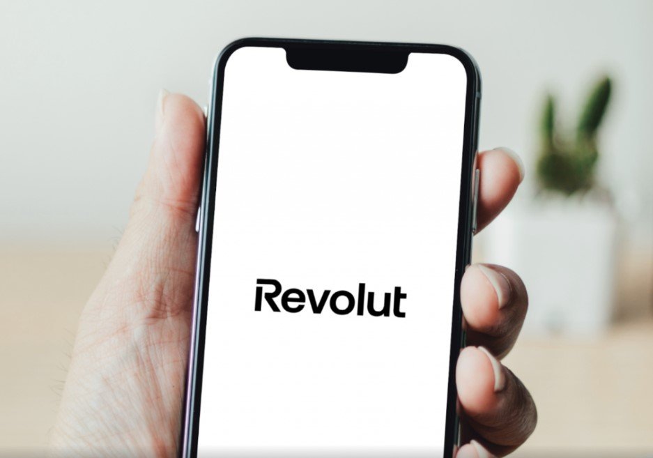 Revolut obține licență completă în Marea Britanie!