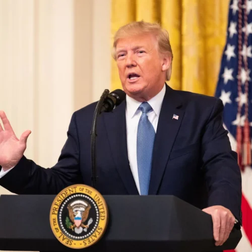 Trump se întâlnește cu CEO-ul Coinbase, Brian Armstrong
