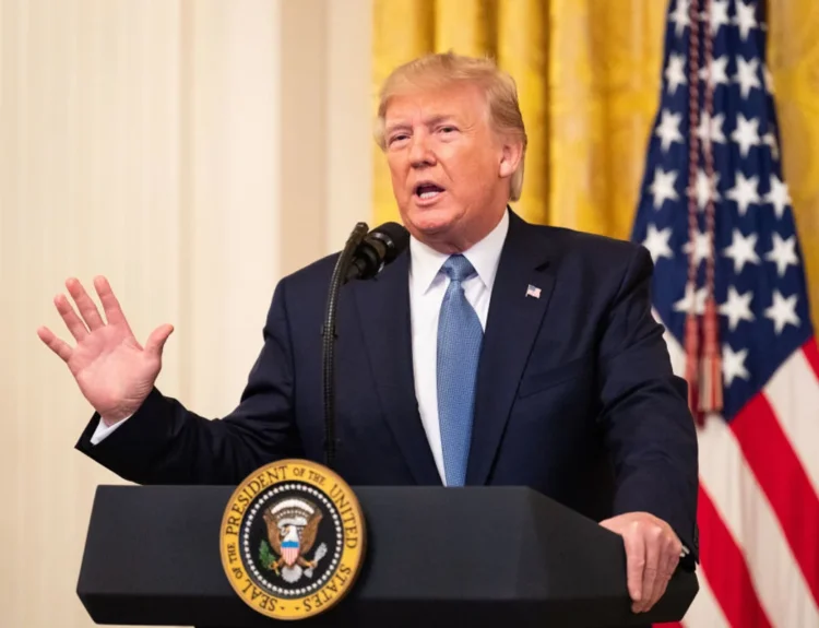 Trump se întâlnește cu CEO-ul Coinbase, Brian Armstrong