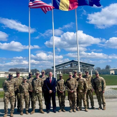 Ambasadorul SUA vizitează trupele americane la baza Mihail Kogălniceanu