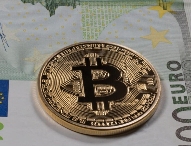 Bitcoin, Ether și Solana: Scăderi după declarațiile lui Trump despre Iran
