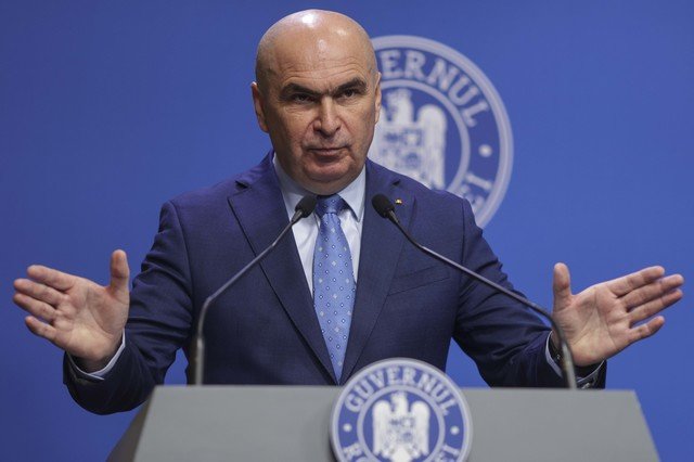 Bolojan: Măsuri pentru criza combustibililor în condiții de deficit
