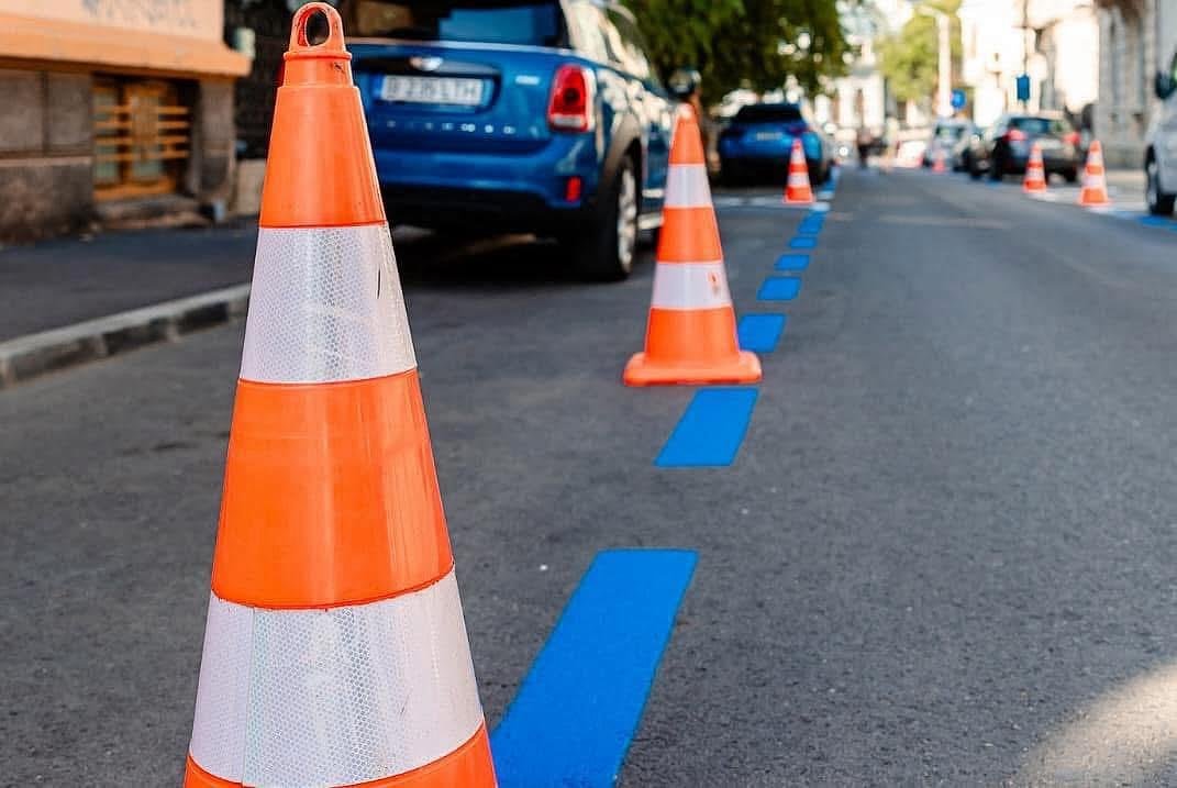 București renunță la parcarea gratuită pentru mașinile hibride