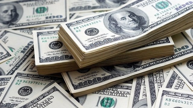 Investitorii mizează 950 milioane dolari pe scăderea prețului petrolului