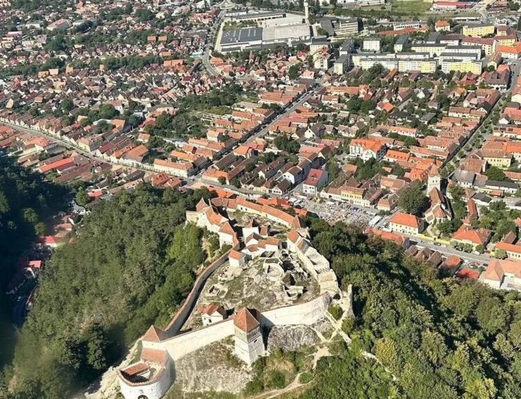 Restaurarea cetății Râșnov: autoritățile locale lancează licitația