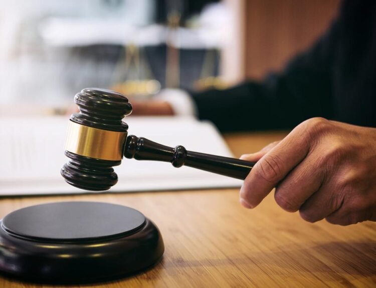 Trei bărbați români judecați pentru viol la școala de vară AUR