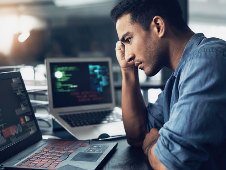 Afaceri mari: utilizarea aplicațiilor de e-business a crescut semnificativ în 2025