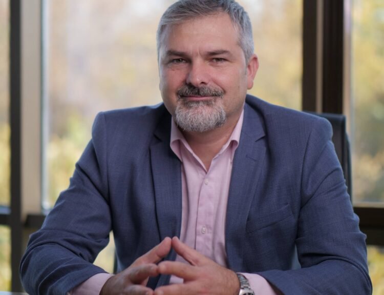 Băncile reduc creditele: De ce renunță românii la împrumuturi